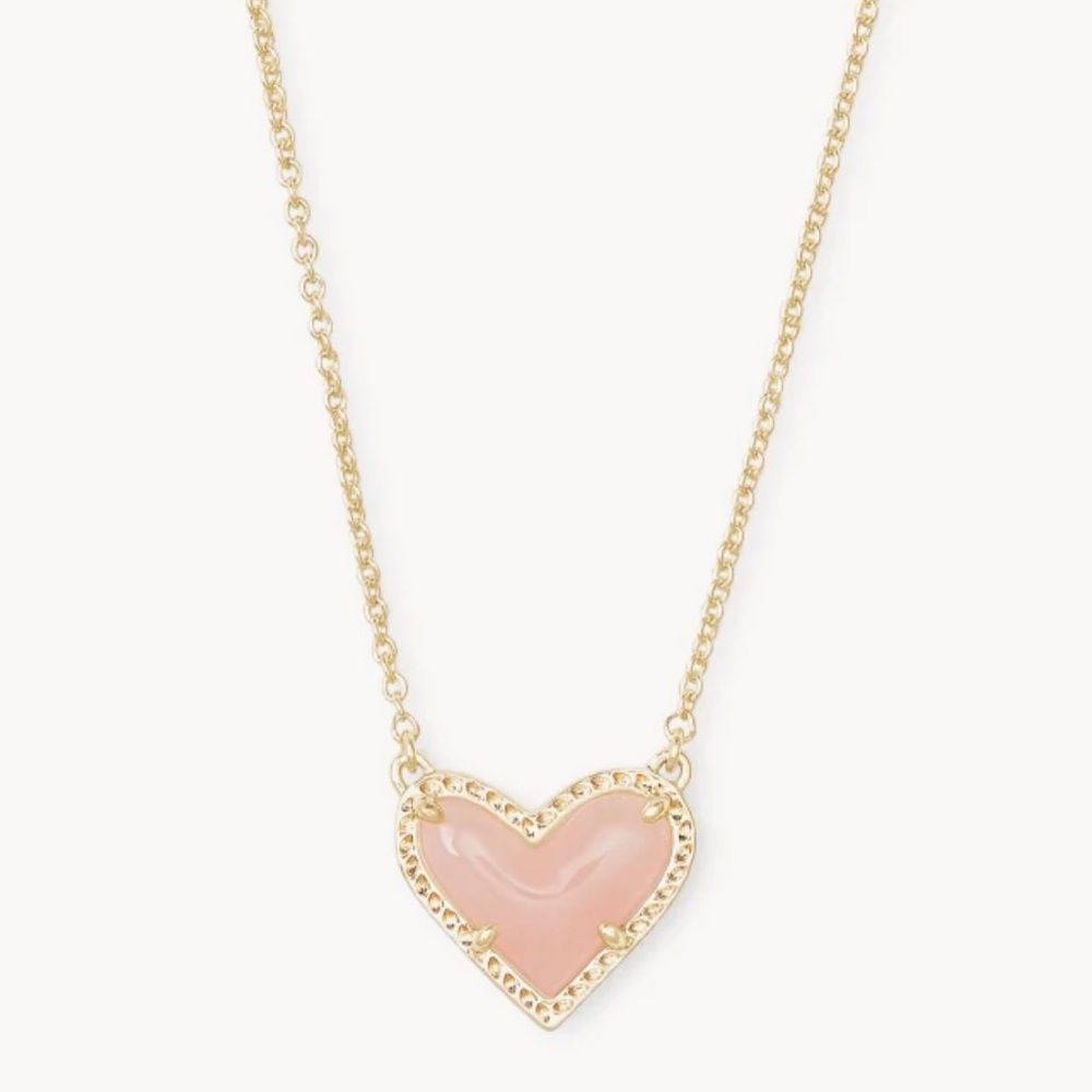 Kendra Scott Ari Heart Gold Pendant Necklace in Rose Quartz